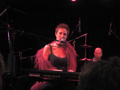 Jill Tracy and her Leaking Boa