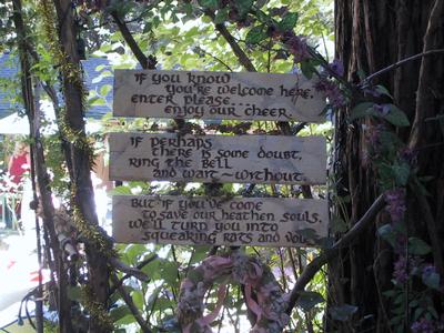 Helpful notice on the gate