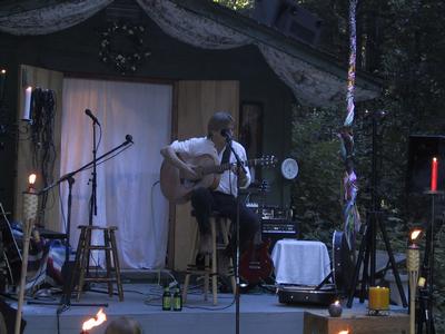Phil Hudson performing