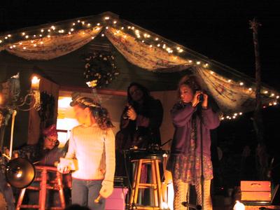 Everyone onstage to jam!
