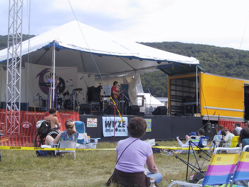 Cadence Carroll in the New Artist Showcase