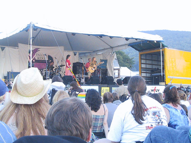 Nerissa & Katryna Nields (with Dave Chalfant and Lorne Entress) sing 