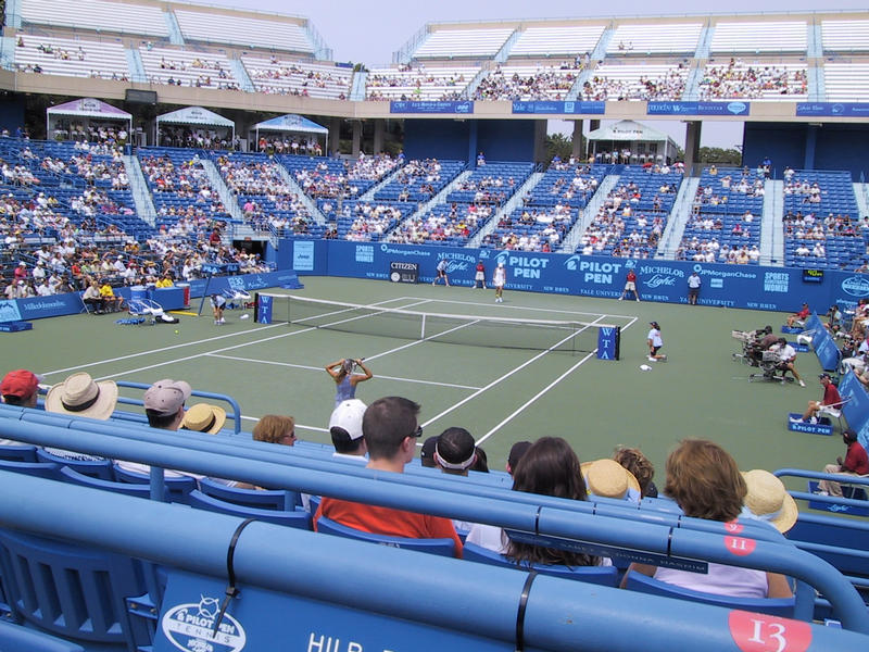 Amelie Mauresmo and Lindsay Davenport