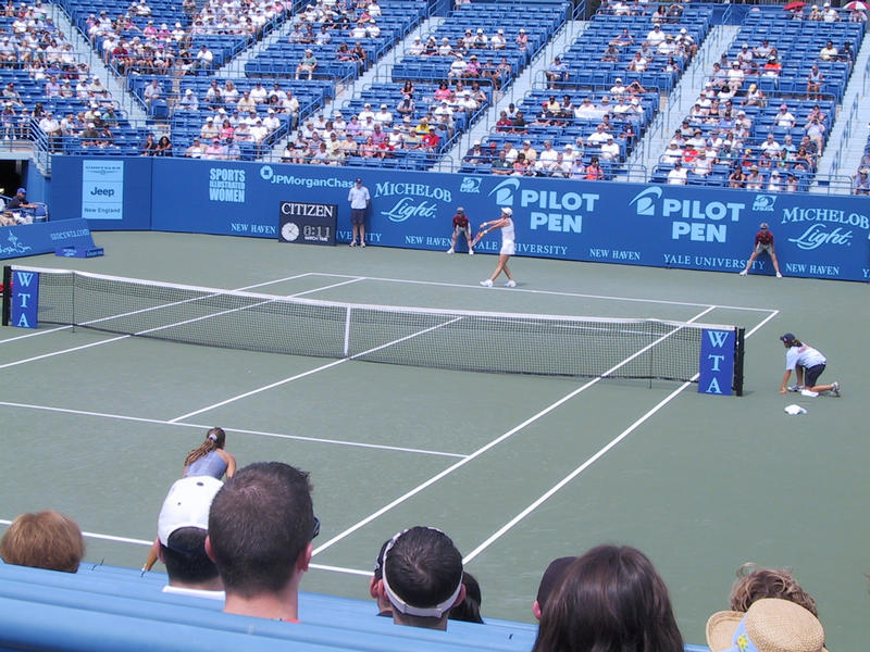Lindsay Davenport serves