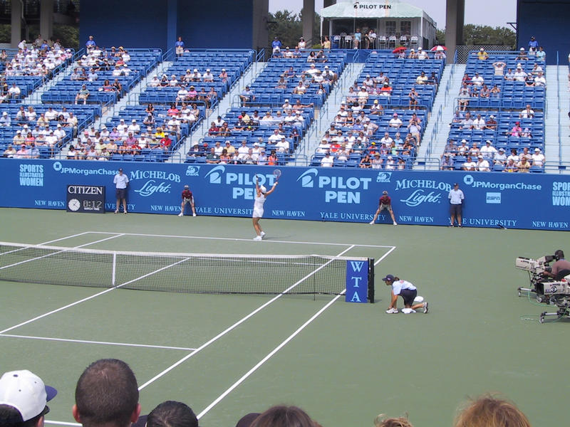 Lindsay Davenport serves