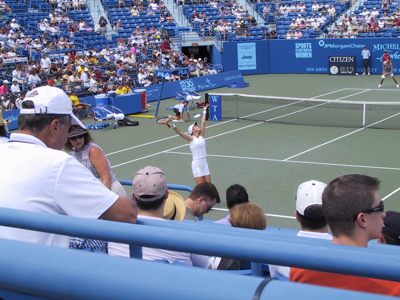 Lindsay Davenport serves