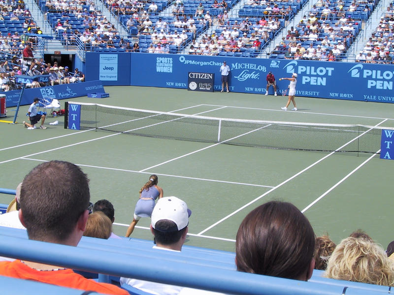 Lindsay Davenport serves