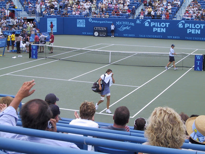 Mauresmo leaves the court